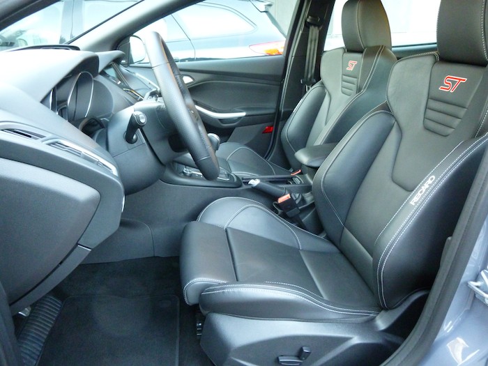 Ford Focus ST. Asientos delanteros. Gris Stealth..
