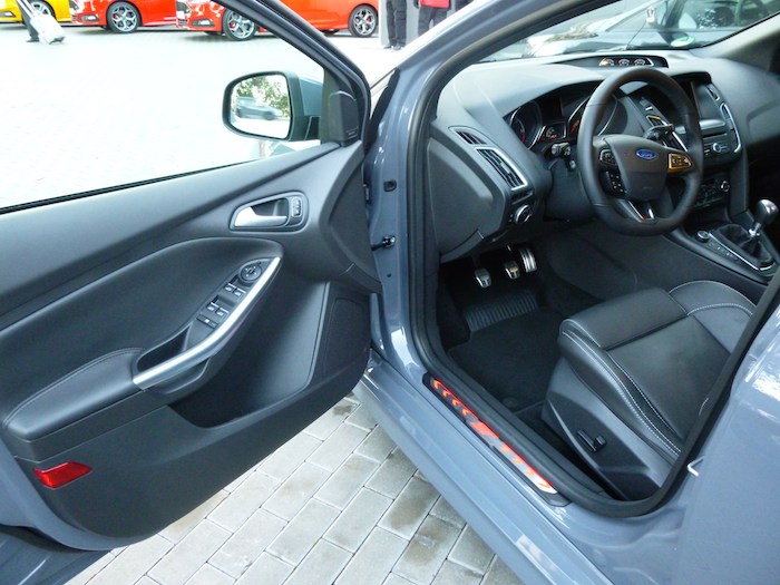 Ford Focus ST. Gris Stealth