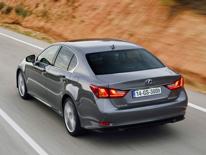 ¿A que cambiando la “L” de Lexus por la hélice azul y blanca de BMW daría el pego? La fidelidad al diseño actual de un sedán deja muy poco margen de maniobra en la zona posterior, salvo quizás para los pilotos.