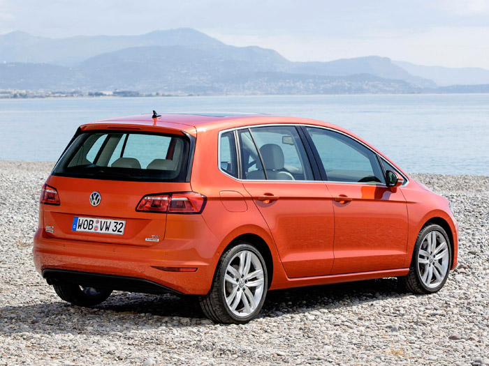 Bajo este enfoque es como el Sportsvan descubre más su carácter de monovolumen, con ese portón algo más vertical que un hatchback.