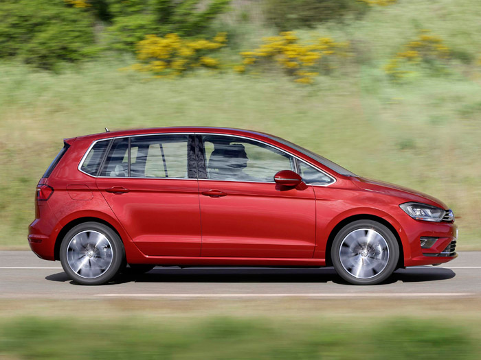 Junto con la ilustración de las cotas, aquí podemos observar que la zaga apenas es más vertical que en la mayoría de los hatchback; de hecho, alguno de ellos la tiene incluso más vertical, pero son más bajos.