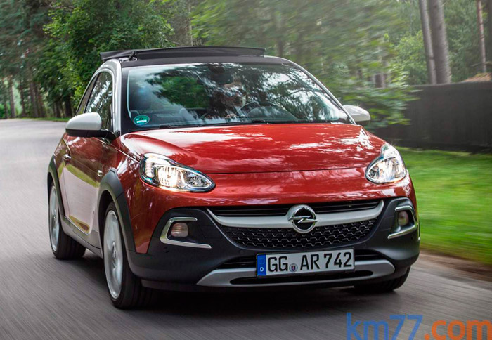 Poco a poco, Opel ha conseguido ir definiendo el diseño de un frontal corporativo; en el caso del Adam Rocks quizás haya un exceso de líneas horizontales, con la intención de hacer parecer más ancho al coche.