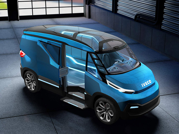 El Iveco Vision comparte un diseño frecuente en las furgonetas de tipo medio: ni tienen capó completo, ni acaban de ser “chatas”. Detalles a observar: el techo está en gran parte ocupado por un panel solar para captar energía; los pilares A del parabrisas son de estructura tubular para facilitar una mejor visibilidad; sólo hay una puerta lateral, en el lado derecho (otro detalle habitual); y bajo ella aparecen al abrirla un par de peldaños, para facilitar el manejo de cargas pesadas.