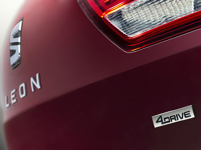 En el borde inferior derecho del portón figura la única referencia a la peculiaridad mecánica del 4Drive; en la versión X-Perience su denominación se combina con la anterior.