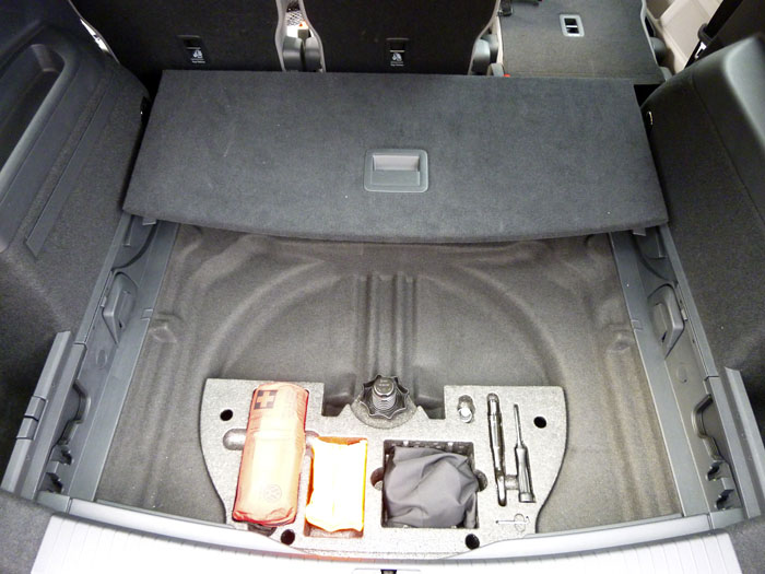 Volkswagen Touran. No spare wheel.