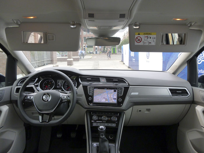 Volkswagen Touran. Parasoles