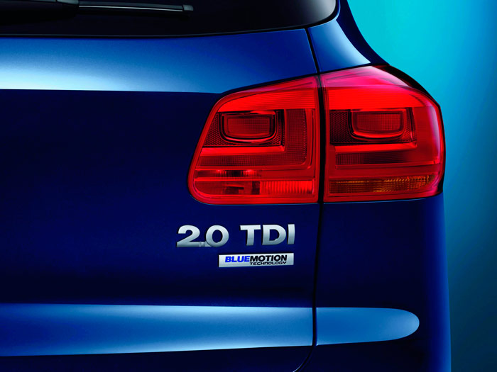 Seguimos en las mismas con el color de los fondos: del verde pasamos al azul, para un coche azul. Como en el de nuestra prueba (y en cualquier otro) lo de “Blue Motion Technology” está de más, pues prácticamente todos los VW lo son ahora. Los auténticamente distintos, y optimizados, son los “Blue Motion” a secas, aunque suene “a menos”.