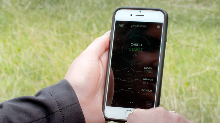 La app Cargo Sense, como ya hemos visto en la foto nº5, permite controlar en el smartphone cómo van las cosas en el interior del remolque-establo: además de la temperatura exterior, comunica la del interior y la estabilidad de carga, con un “histórico” (mediante curvas de variación) de estos dos últimos parámetros.