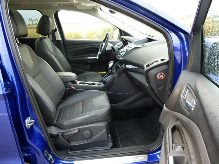 Ford Kuga. Acceso a los asientos delanteros