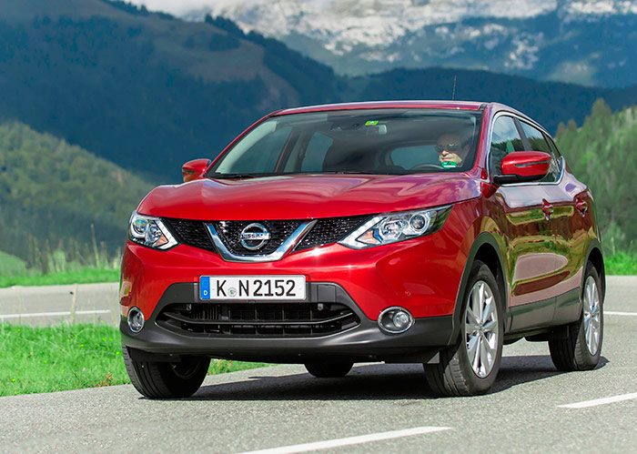 El Qashqai 1.6 DIG-T comparte la parrilla en la que el escudo de Nissan ha ganado mucho protagonismo.