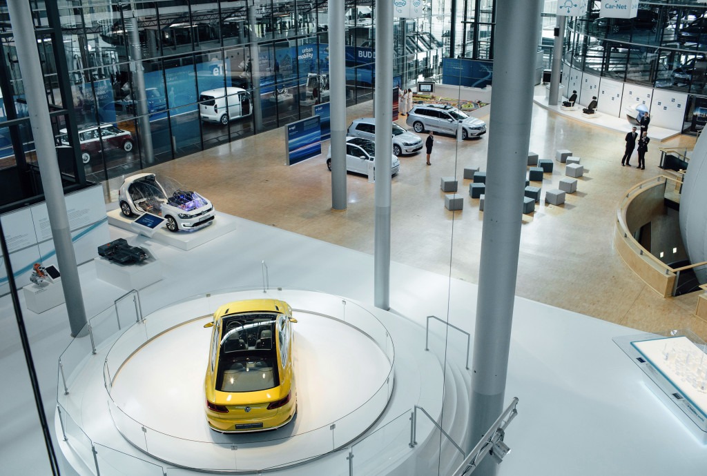 la-fabrica-de-cristal-nuevo-escaparate-de-la-innovacion-en-movilidad-electrica-y-digitalizacion-de-la-marca-volkswagen
