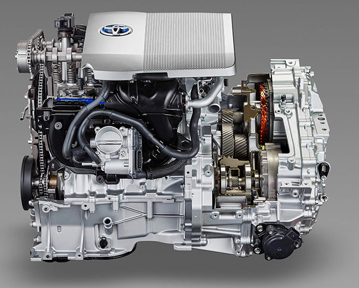 Motor térmico, variador continuo epicicloidal y elementos eléctricos van compactados uno tras otro sin solución de continuidad.