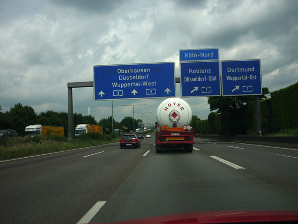 Volkswagen Golf. Del trópico al Ártico. Alemania. Dusseldorf, Dortmund. Volkswagen Golf. Del trópico al Ártico. Alemania. Dusseldorf, Dortmund.