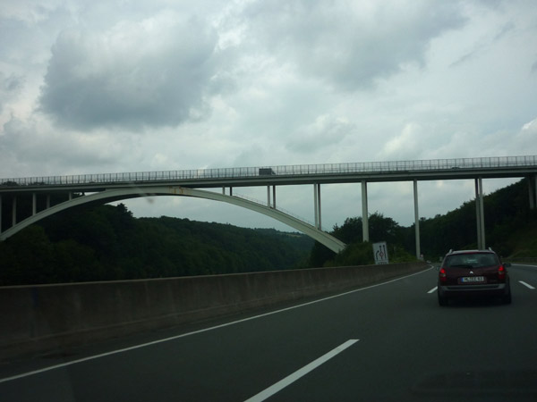 Puente. Volkswagen Golf. Del trópico al Ártico. Alemania. 100.000 km Puente. Volkswagen Golf. Del trópico al Ártico. Alemania. 100.000 km
