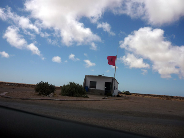 Sahara occidental. Caseta de policía.
