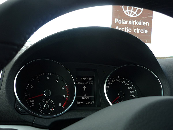 0004-Círculo Polar Ártico. Cuadro instrumentos Volkswagen Golf.