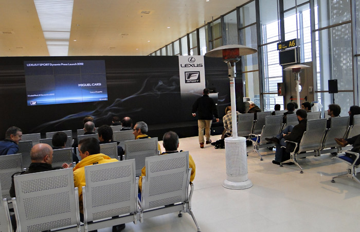 Presentación gama Lexus F Sport. Rueda de prensa en puerta de embarque