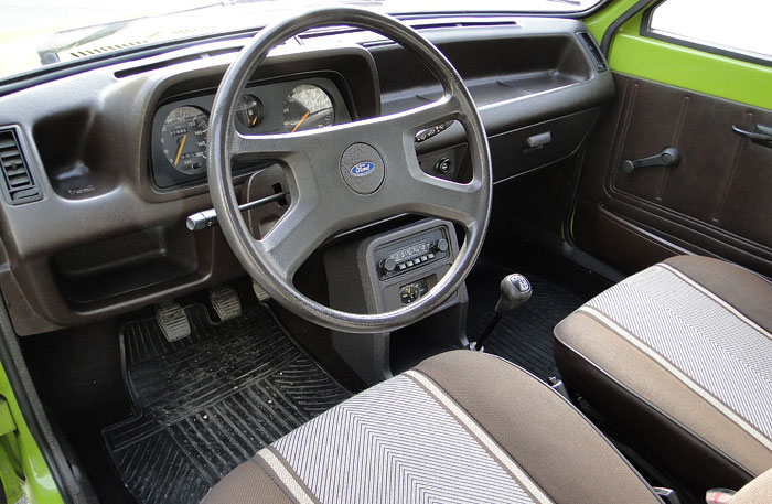 Ford Fiesta (1976). Salpicadero