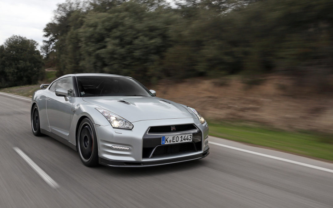 Especial Nissan GT-R. Versión más radical para el mercado español. Subasta benefica con Usain Bolt