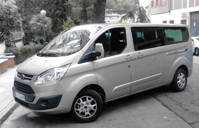 Ford Tourneo Custom. Hasta 9 pasajeros.