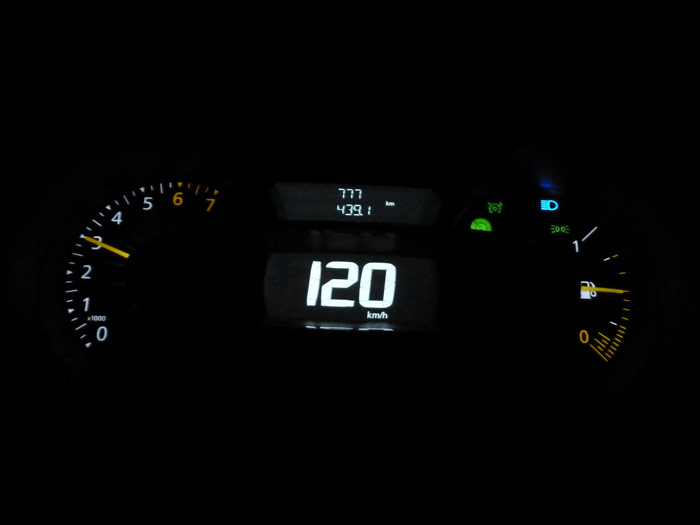 Renault Clio 2013. Cuadro de instrumentos. 777 km