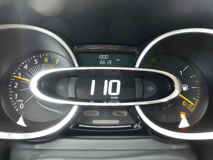 Renault Clio 2013. Cuadro de instrumentos. 1000 km