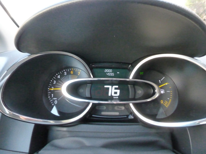 Renault Clio 2013. Cuadro de instrumentos. 2000 km