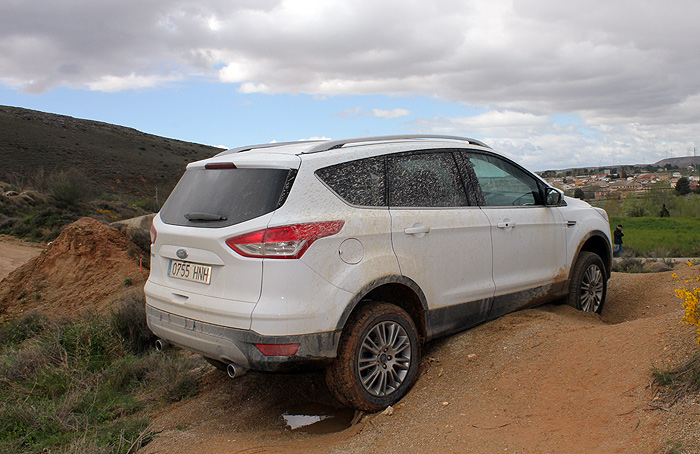 ford-kuga-empanzado