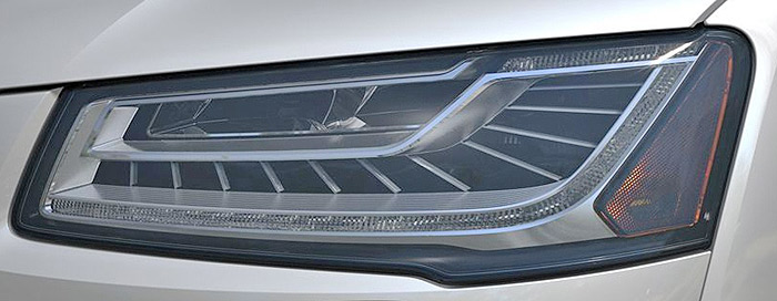 Faros de matriz de ledes del nuevo Audi A8 (modelo 2014)