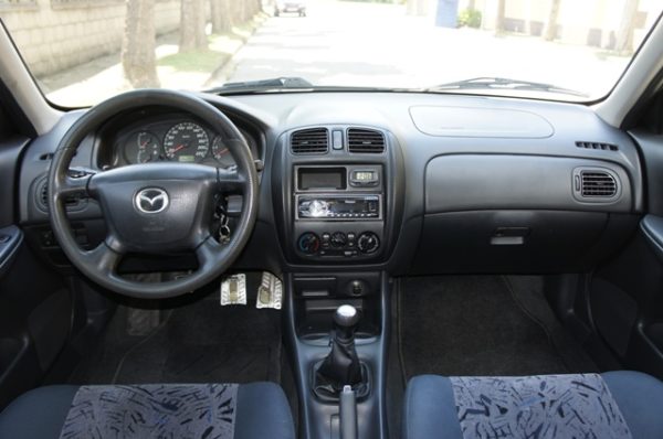 Mazda 323f (2001)