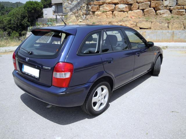 Mazda 323f (2001). Vista exterior