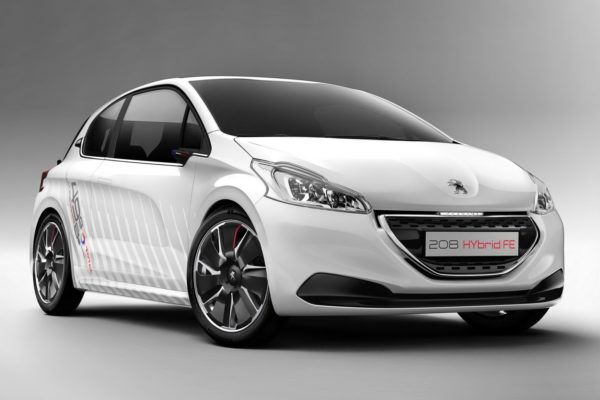 Peugeot y TOTAL unidos para crear el 208 HYbrid FE