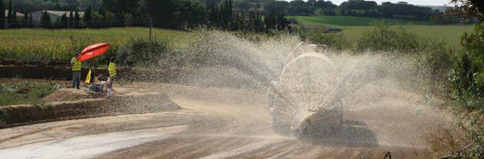 tractor regando circuito