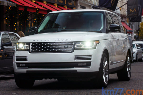 Cambios en la gama Range Rover. Disponible con carrocería extendida.