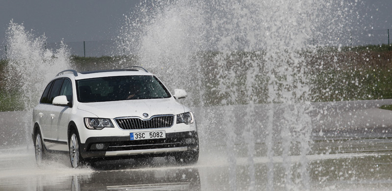 Skoda Superb Combi 4x4. Superfice deslizante