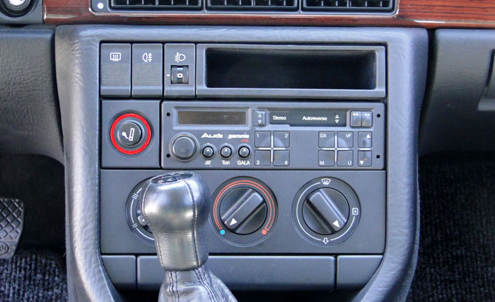 Audi 100 TDI. Consola