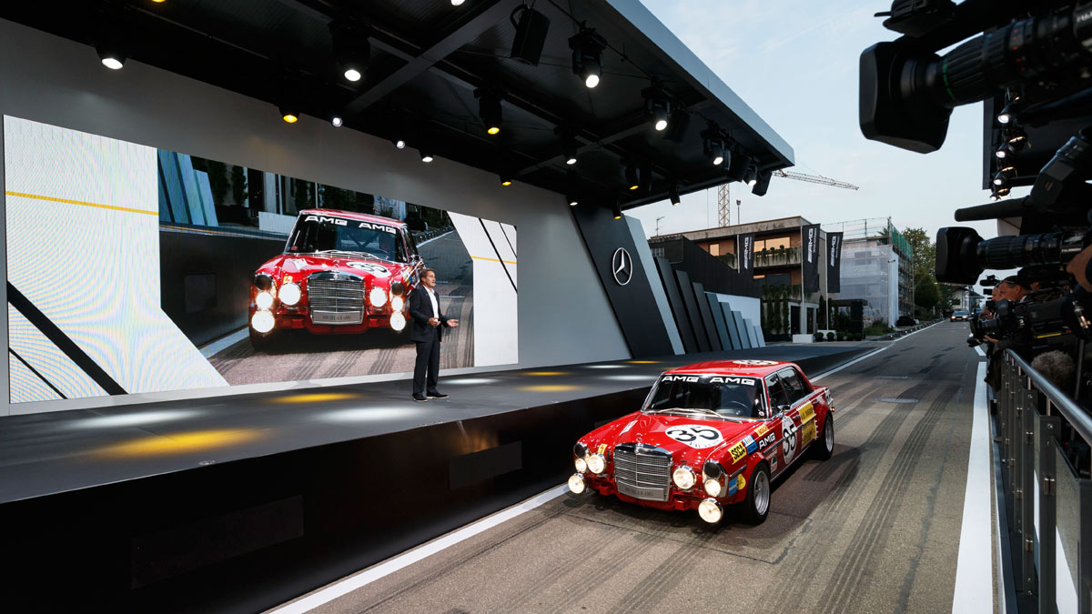 El evento comienzó con el SLS Safety Car de la F1. Tras él, comenzó una especie de sueño. El primero, este 300 SEL 6.8 AMG.