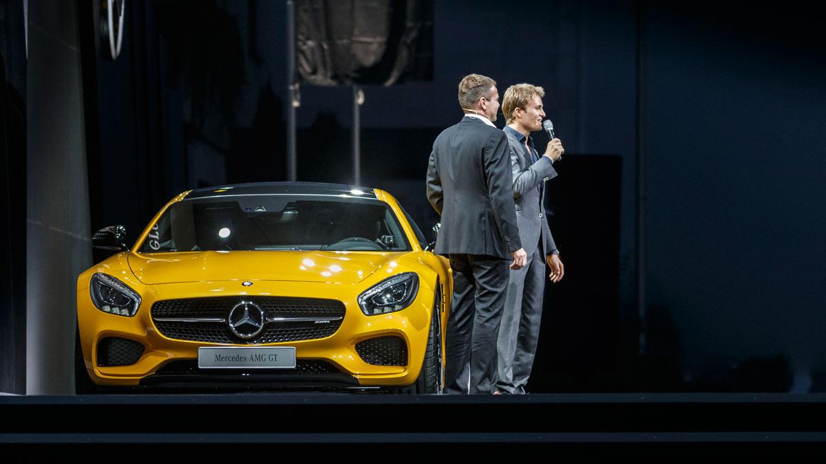 Mercedes-AMG ha elegido un GT S de color amarillo para ser el protagonista del evento. Y su conductor, un tal Nico Rosberg.