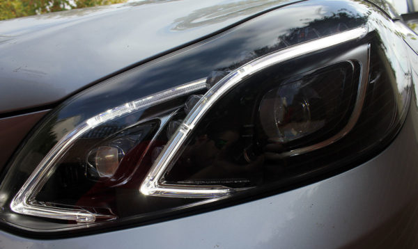 Mercedes-Benz Clase E (2013). Detalles de equipamiento: iluminación y cámaras