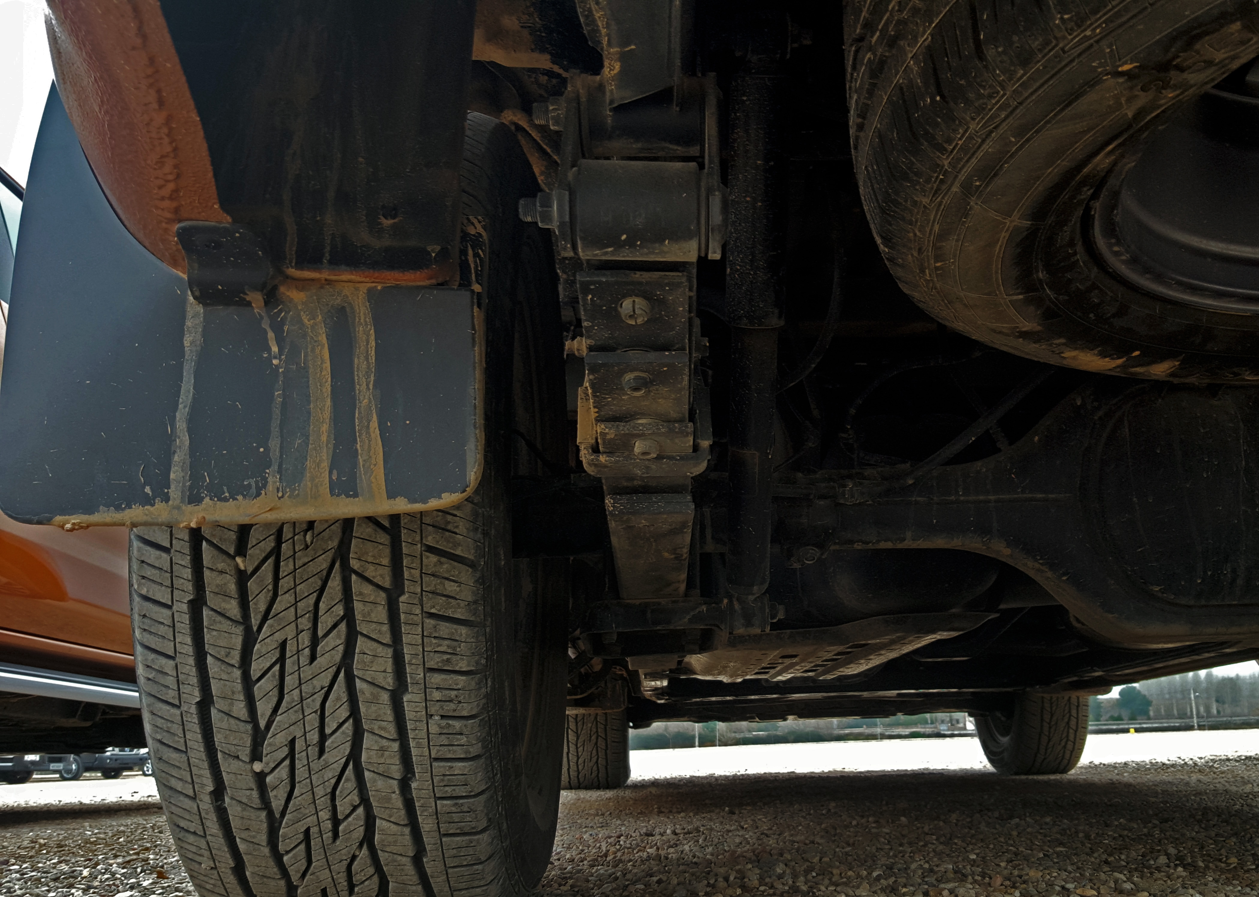 Nissan NP300 Navara. Suspensión de ballestas.