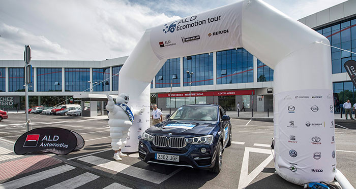 Otro coche de alto porte en la salida: un BMW X-4 3.0d de 258 CV y tracción 4WD. Mimaron tanto la conducción, que los 9 minutos de penalización les relegaron al puesto 9º, pese a haber sido terceros “ex aequo” con nuestro Astra en porcentaje de consumo respecto al homologado.