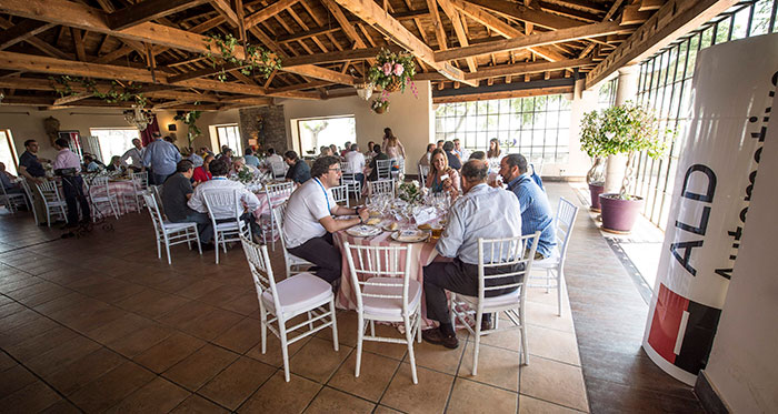 Es lo que tienen estos eventos: o estás dentro del coche, o dándole a las mandíbulas. Tanto en uno como en otro de los dos apartados, los hay más capacitados que otros; pero en general, el nivel raya a gran altura.