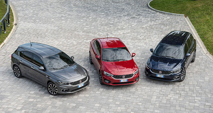 Nuestro coche de pruebas es el Sedán rojo del centro; pero desde su aparición, hasta que lo probamos y luego hasta publicar la prueba, ha dado tiempo a que aparezcan las versiones “hatch” de 5 puertas y el voluminoso Familiar. Este Tipo ya es una familia al completo.