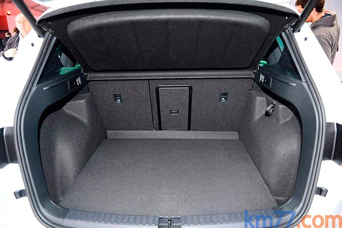 El maletero de 510 litros tiene un formato muy cúbico y aprovechable, aunque con un pequeño detalle negativo que comentaremos en una foto del mismo que aparece más abajo en esta prueba.