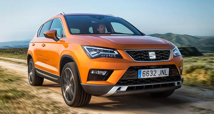 En este enfoque tan próximo y desde abajo, cobra más fuerza el aspecto poderoso del frontal, en cuya zona inferior (tratándose de un 4-Drive) va una placa protectora de entrada para terreno difícil.