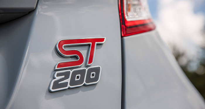 El único punto en el que se distingue este ST-200 del de 182 CV es en el logo situado en el portón trasero; en todos los demás lugares pone simplemente ST.