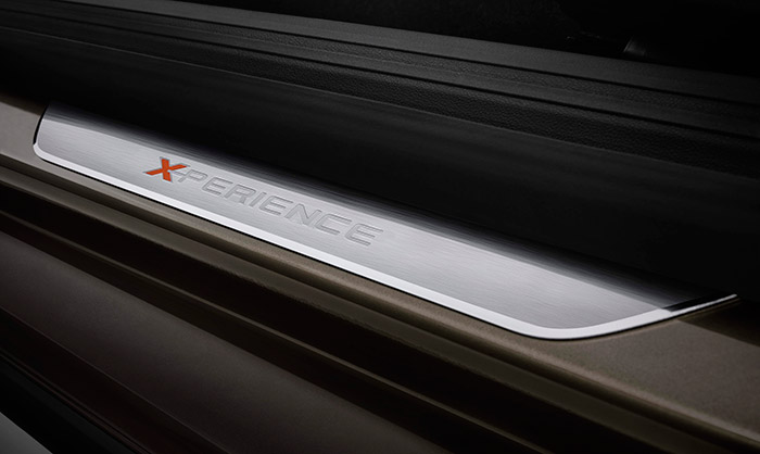 El X-Perience no está muy claro si es un simple nivel de acabado o más bien una versión del ST Familiar; pero el caso es que tiene derecho a detalles identificativos en volante, asientos y vano de puerta.