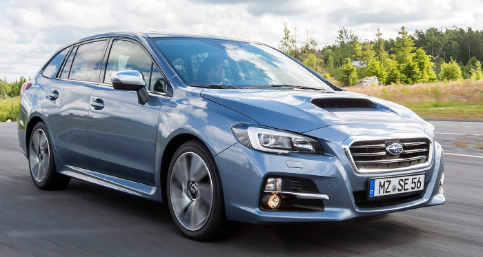 El frontal del Levorg, debido a la posición horizontal superior del intercooler, resulta algo más pesado que el del León ST; por lo demás, son dos diseños perfectamente intercambiables. Actualmente, y debido a las imposiciones de la aerodinámica, la legislación y las modas, es muy difícil ofrece algo que sea realmente rompedor.