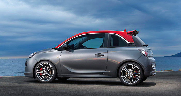 Compacto y con voladizos muy cortos, el Adam-S resulta muy ágil y manejable, e incluso algo nervioso dada su también corta batalla.