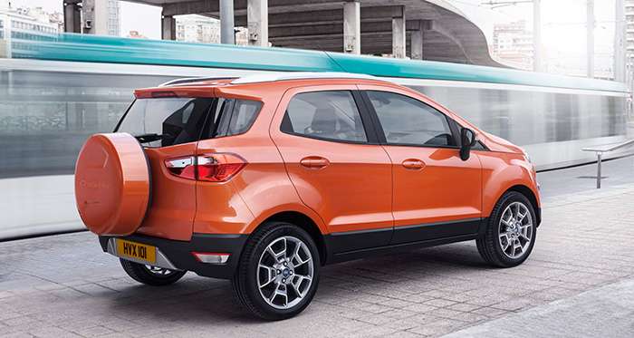 La rueda de repuesto de tamaño normal protegida por una carcasa y situada en el portón trasero (que es de apertura lateral) aumenta la longitud total en 25 cm, y pasa a ser una opción en el mercado europeo, y concretamente en el nuestro (por 200 €).